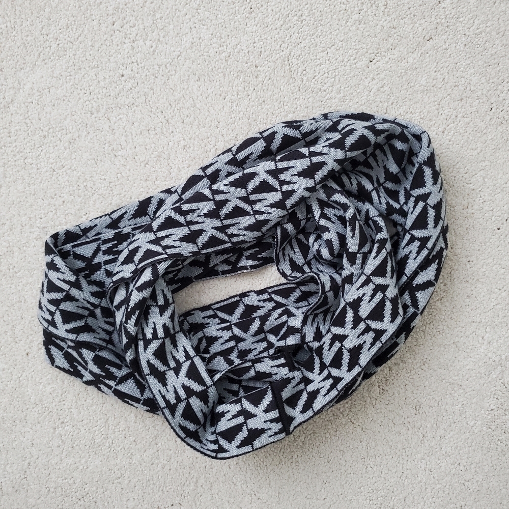 Michael Kors Black/Gray Infinity Logo Scarf - Picture 7 of 9